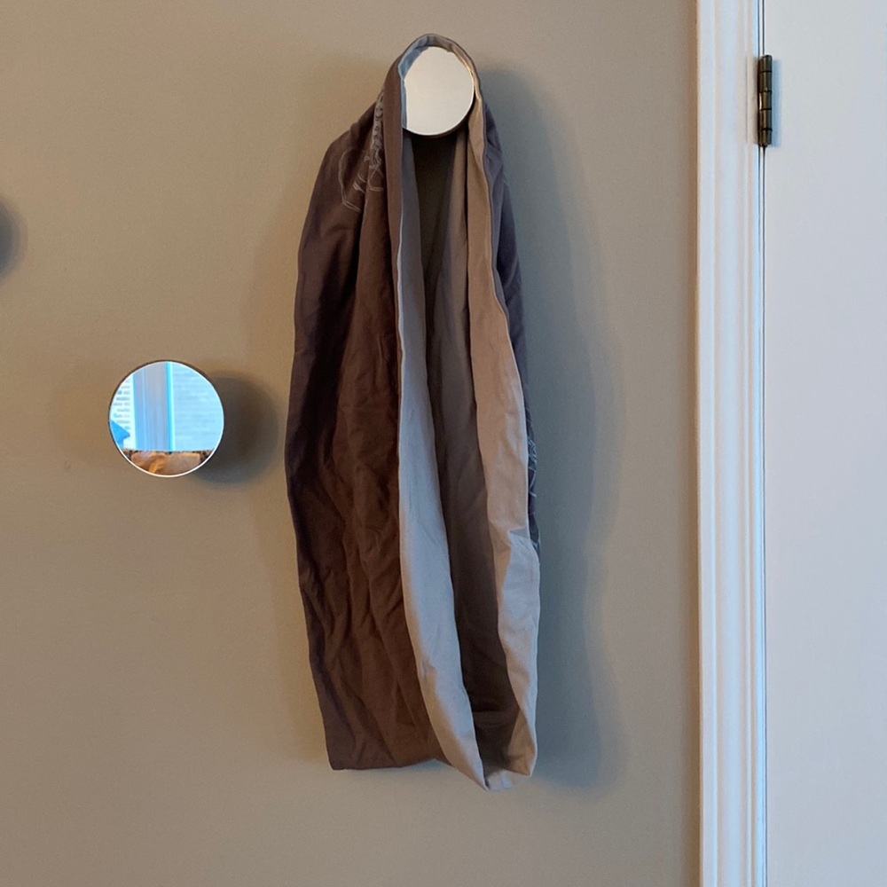Noujica reversible scarf